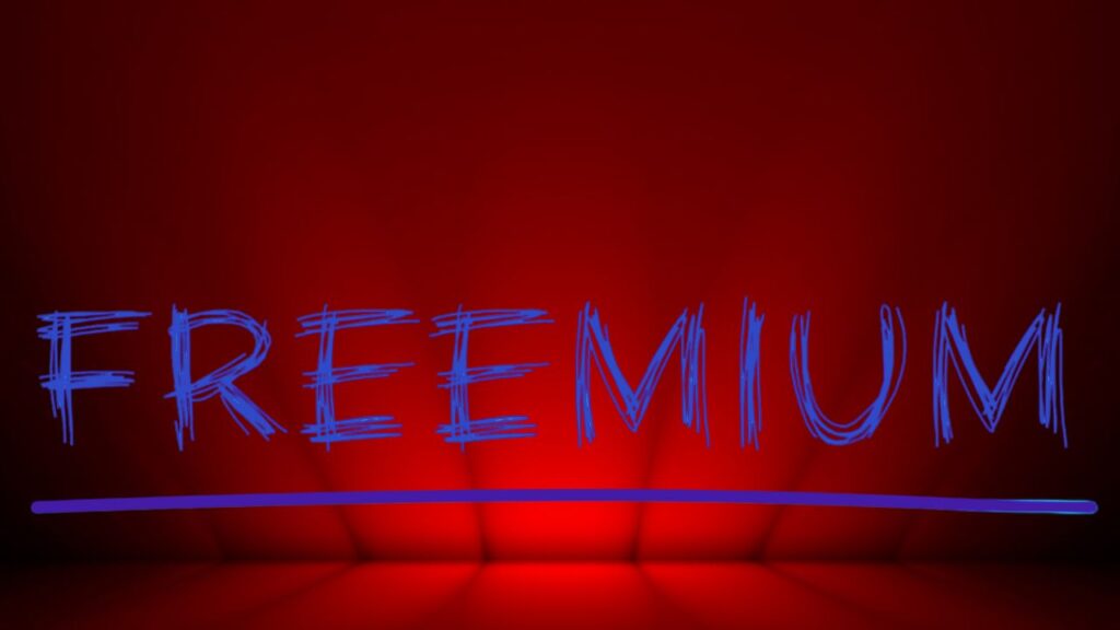 Palavra freemium escrita com fonte digital azul sobre fundo vermelho, simbolizando o impacto do modelo freemium no ambiente digital e estratégias de conversão.