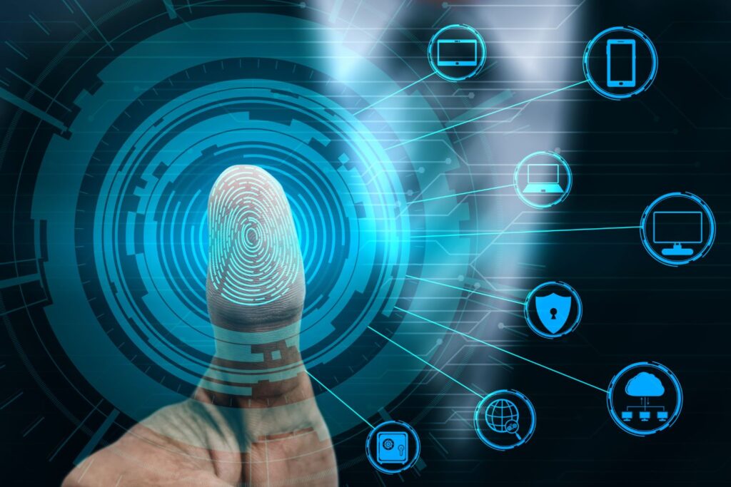 Dedo com leitura biométrica cercado por ícones digitais de dispositivos e nuvem, representando segurança em agregador de conteúdo online